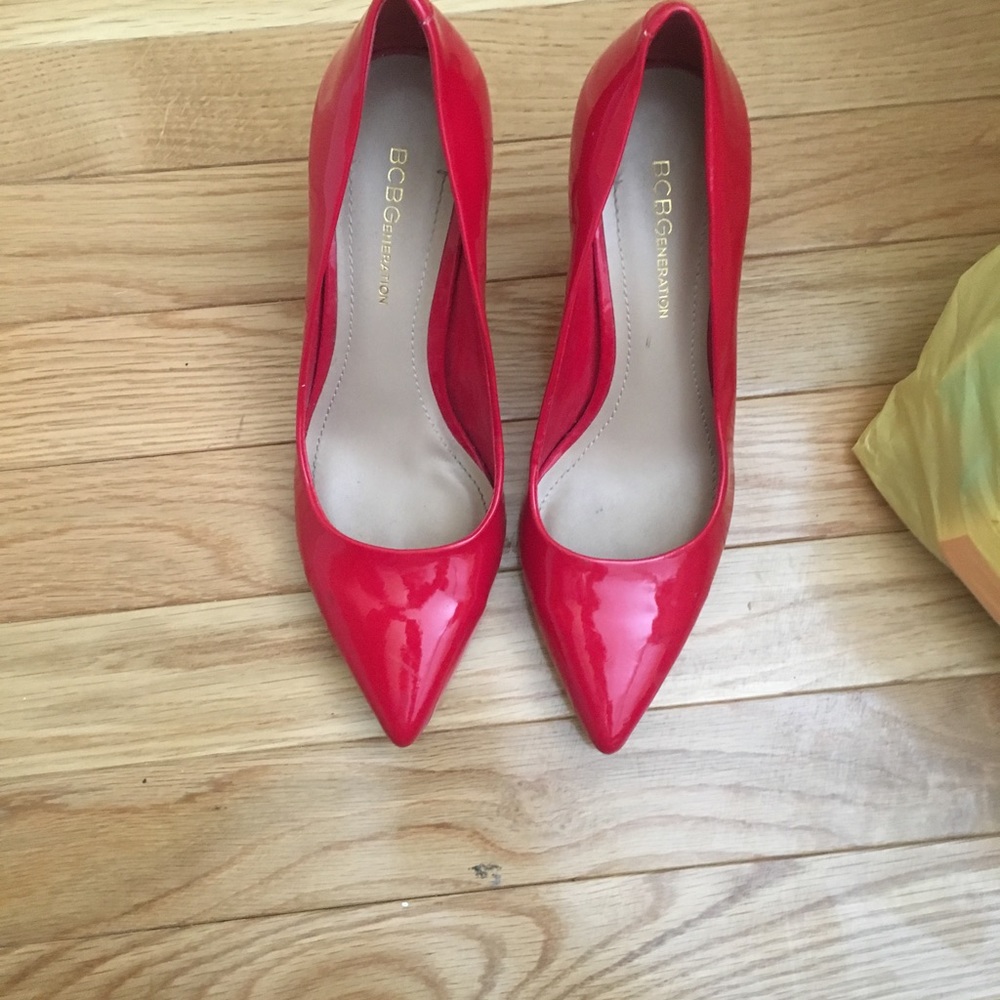 BCBG red pumps size 6M gently worn